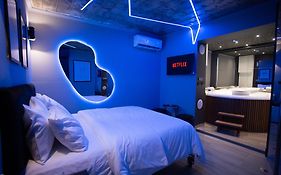 The Bubbles - Jacuzzi Hotel Tirana